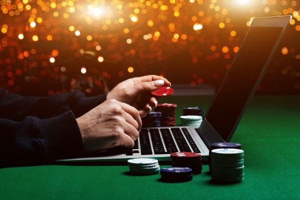 Pengguna menjaga data akun pribadi